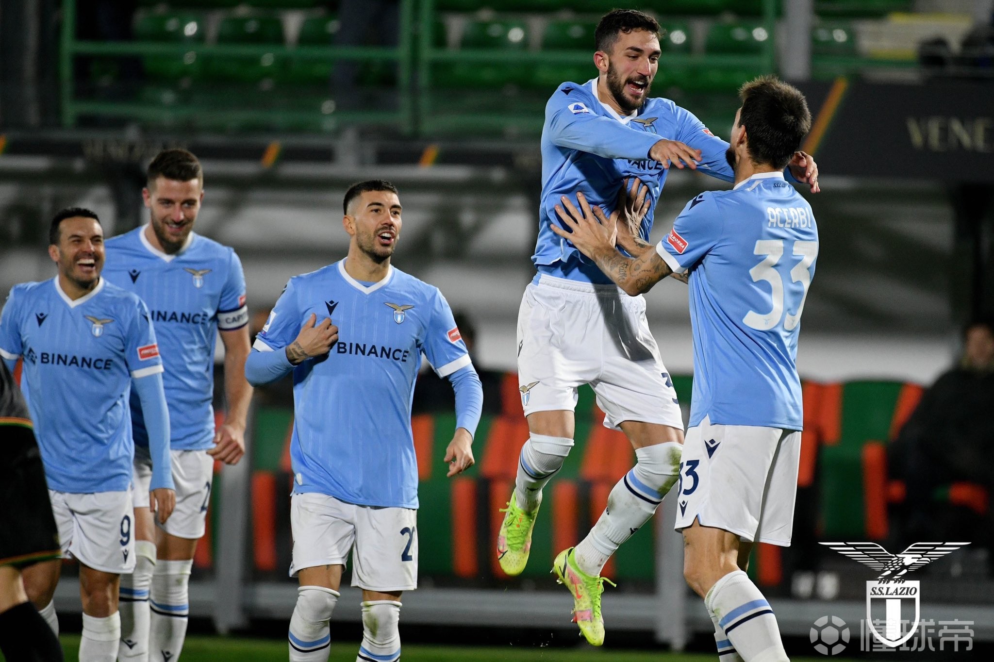 包含竞争激烈：拉齐奥压胜亚特兰大登顶积分榜的词条