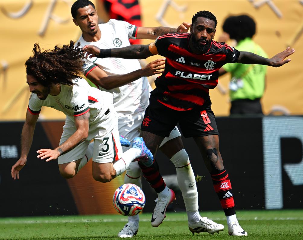 精彩对攻,球队最终战胜对手 精彩对攻,球队最终战胜对手