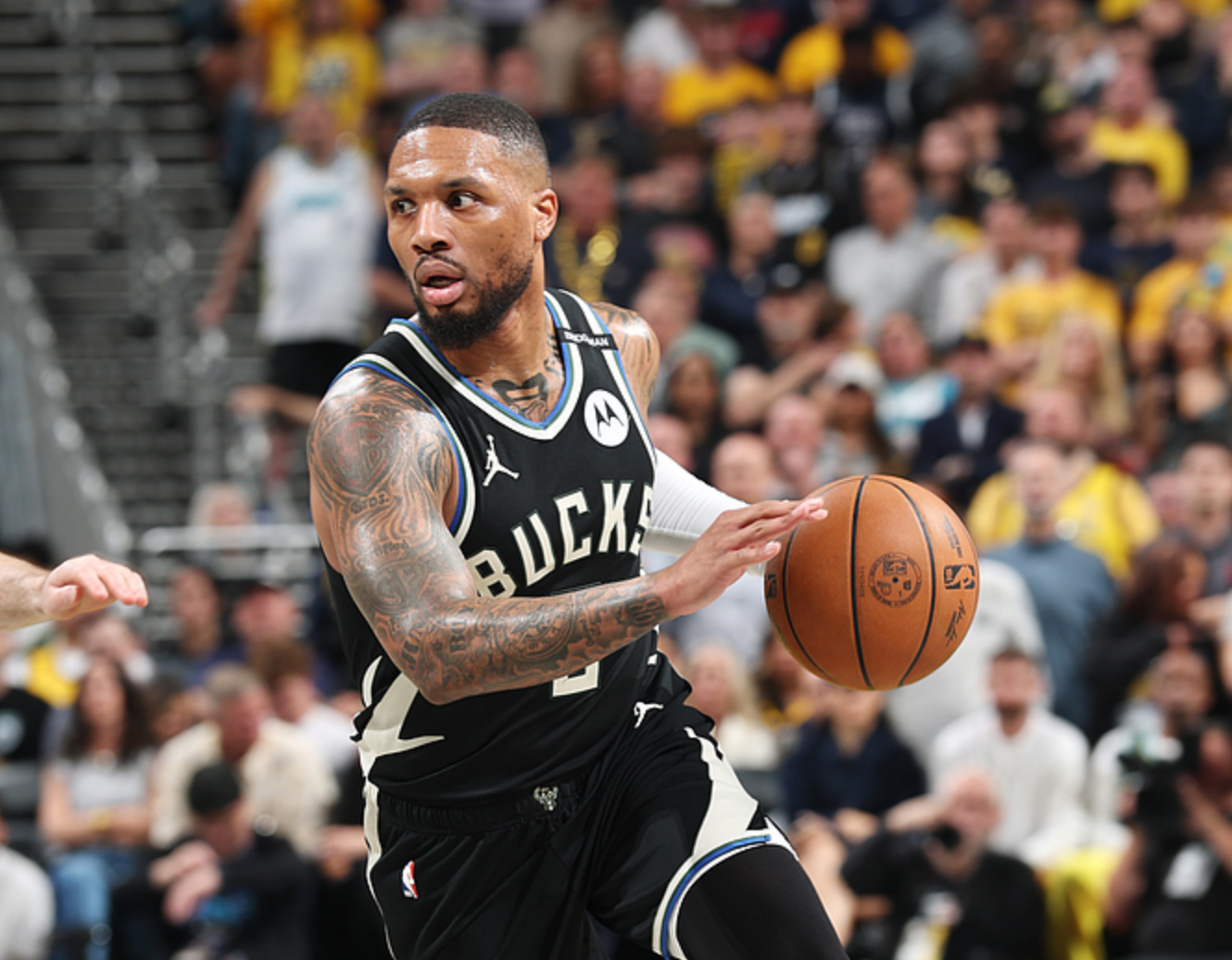 猛龙主场惨败雄鹿，遭遇两连败