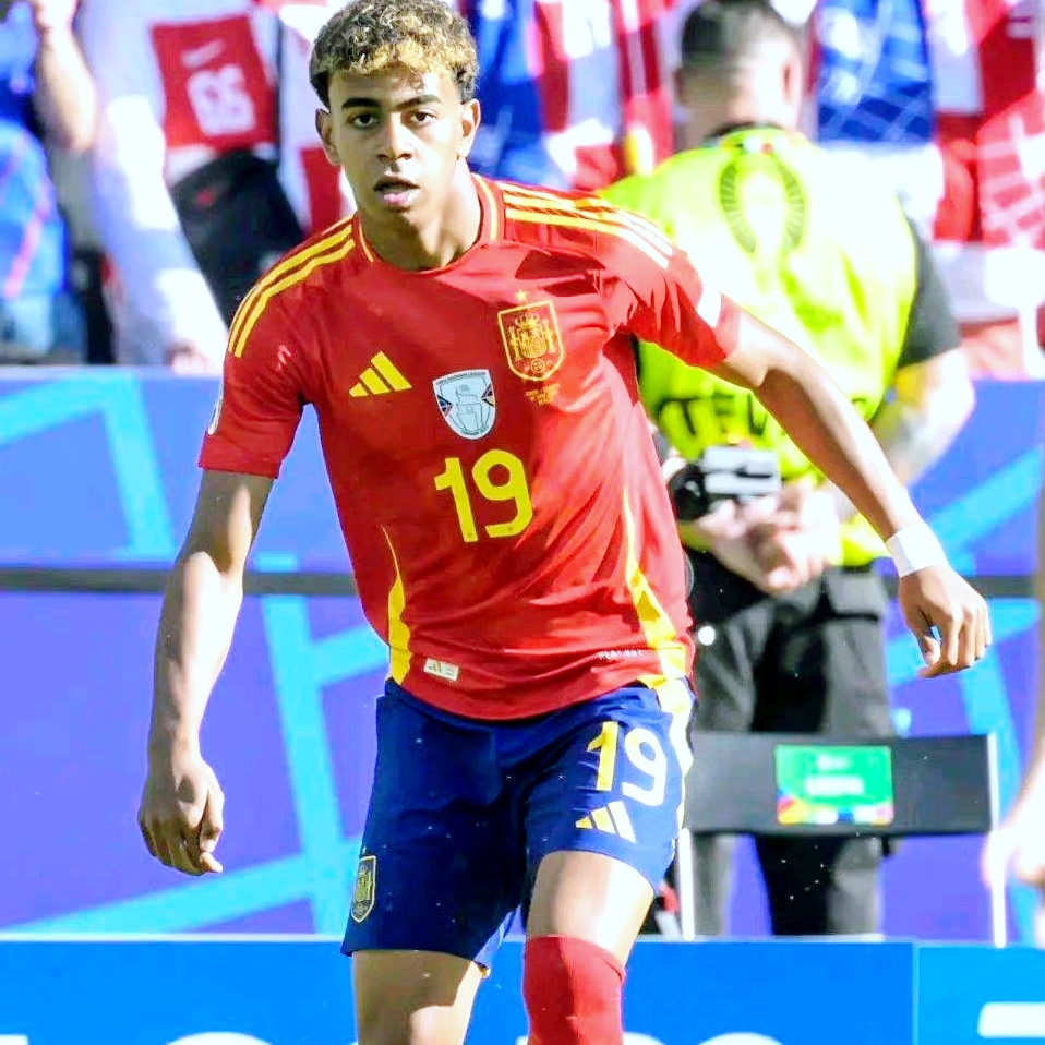 关于西班牙足球传奇球员豪言冲击冠军，再创辉煌的信息