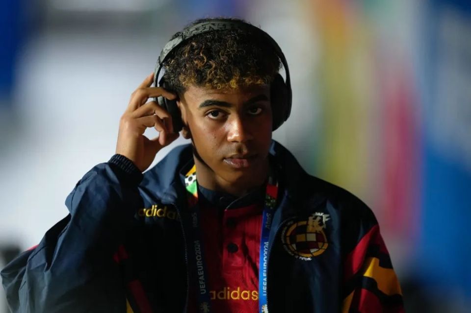 关于西班牙足球传奇球员豪言冲击冠军，再创辉煌的信息