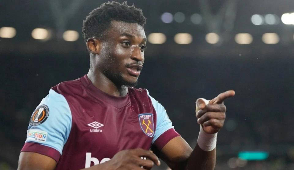 包含狼队实力傲视群雄，英超冠军宝座叫好有戏的词条