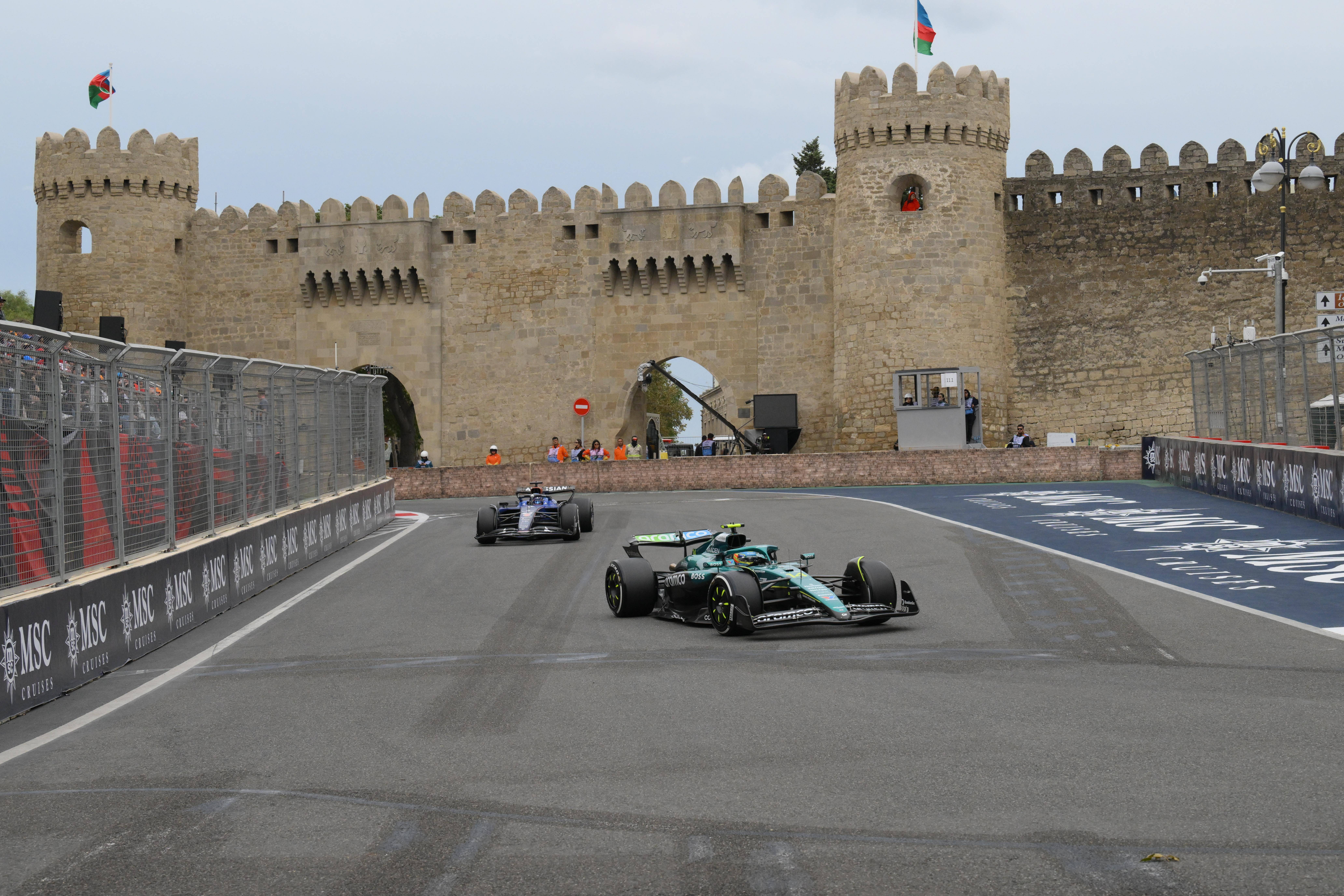 威廉姆斯完胜梅赛德斯，塞恩斯关键制胜