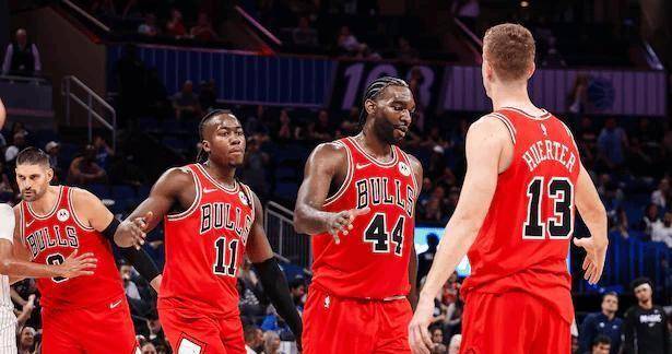 尼克斯险胜热火，武切维奇带队取胜