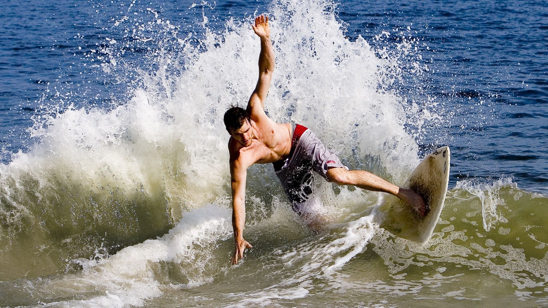 绿茵？不，是硬木！当字母哥在欧冠之夜诠释何为终极天赋